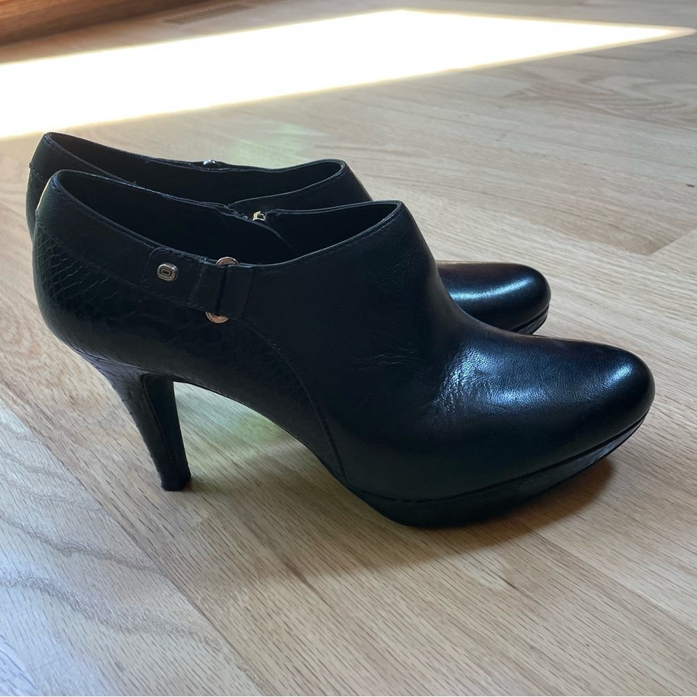 Bandolino Black Leather Heels Booties Size 8 in Excellent Condition - Picture 4 of 8
